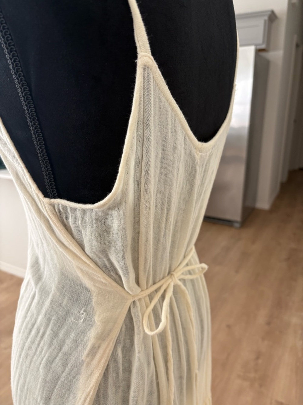 Krista Larson 100% cotton Cream Lightweight Maxi Dress with tie in back - Picture 5 of 6